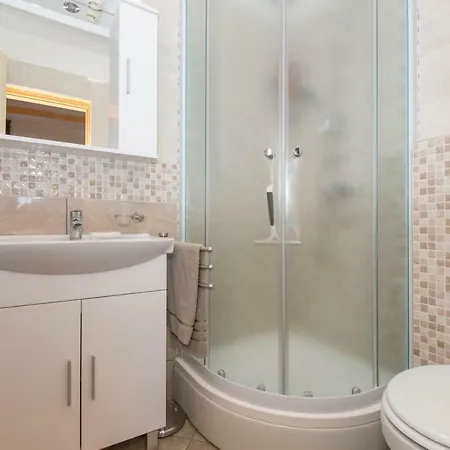 Apartament Leana *
