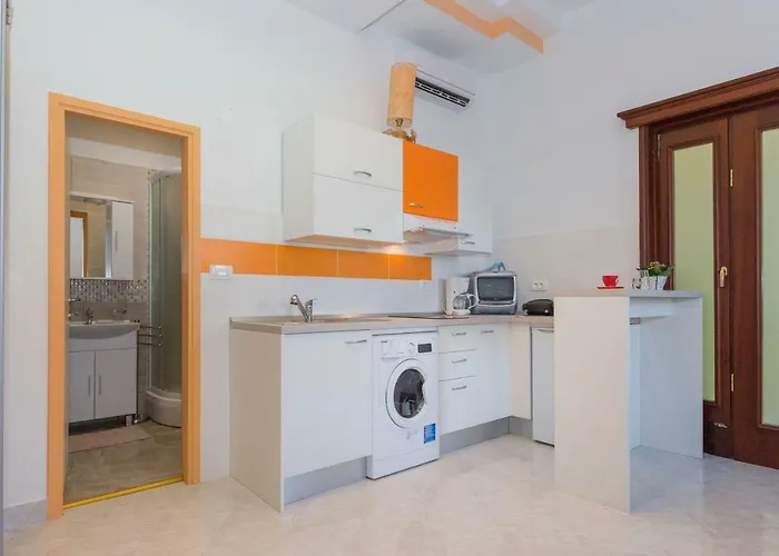 Apartman Leana *